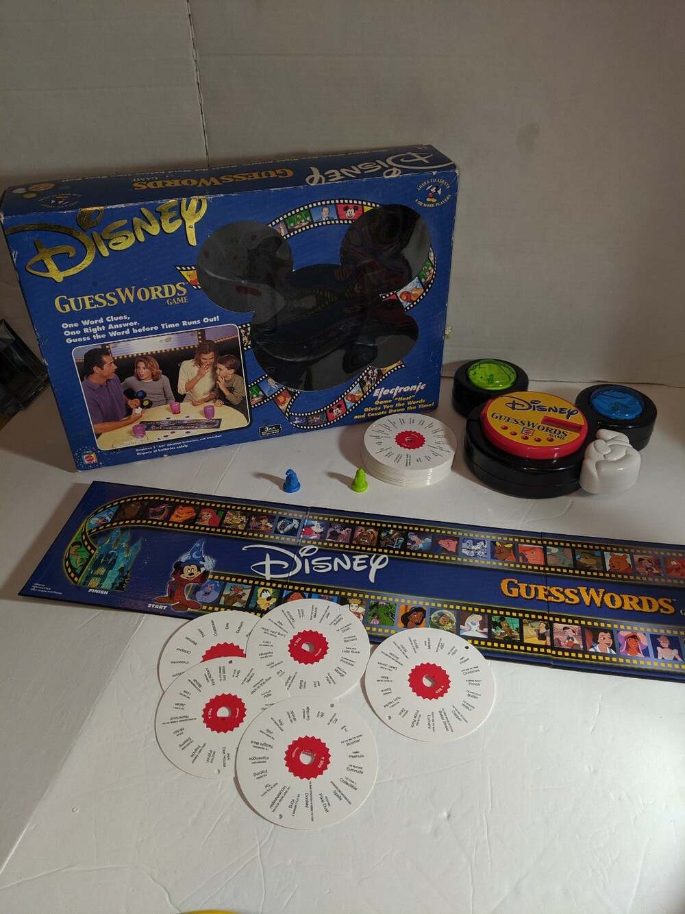 Disney Guesswords Board Game 1 Word Clues, ONE Right Answer